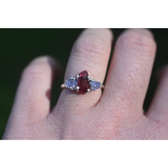 Tanzanite and garnet ring, unique raw stone rings, alternative engagement rings - Picture 1 of 1